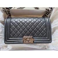 ราคา CHANEL BOY 10’ MEDIUM ของแท้ (มือสอง) (360929007)