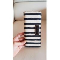 ราคา กระเป๋าตังค์ใบยาวแบรนด์ marc by marc jacob มือสองของแท้ (มือสอง) (360929660)