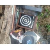 ราคา เครื่องเล่นแผ่นเสียงโบราณพร้อมแผ่น (มือสอง) (360932011)