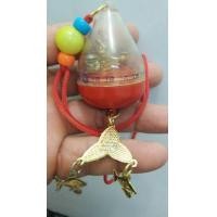 ราคา 6868-รูปหล่อเอกลักษณ์หลวงพ่อคูณนั่งยอง ถุงเงิน ถุงทอง แบบแขวนหน้ารถ รวย รวย รวย ปี2538 ปลาตะเพียนเงินปลาตะเพียนทอง ขนาดเส้นผ่าศูนย์กลางปร (มือสอง) (346201474)