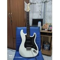 ราคา ขายกีต้าร์ไฟฟ้า ราคาถูก ซื้อมาไม่ได้เล่น (มือสอง) (360761869)