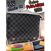 ราคา LV District PM ซื้อจากshop PARAGON อุปกรณ์ครบ (มือสอง) (360880286)
