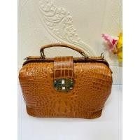 ราคา กระเป๋าหนังแท้ ปั้มลายจรเข้ ทรงถือ และคอสบอดี้ได้ ใหม่ป้ายห้อย ทรงdr. (มือสอง) (360891574)