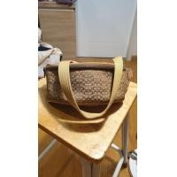 ราคา Coach คาดเอว ลาย C เล็กของแท้ (มือสอง) (360900206)