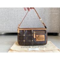ราคา Louis Vuitton Monogram Riveting Limited Pochette Year 2006 (มือสอง) (360891343)