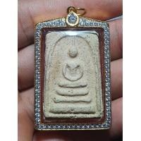 ราคา พระสมเด็จวัดระฆังพิมพ์เจดีย์เลี่ยมทองฝังเพชร (มือสอง) (360890718)