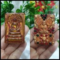 ราคา พระสมเด็จวัดระฆัง พิมพ์ปรกโพธ์ ลงลักษณ์ปิดทอง ฝังคริตตัลโบราณและพลอยมณีใต้น้ำเก่าแวววาว นำโชคน่าสะสมมากๆ (มือหนึ่ง) (360913145)