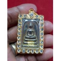 ราคา พระสมเด็จเนื้อแร่ ปิดแผ่นทองคำเขียนขรัวโต 2411 ด้านหลังเป็นพระธาตุพนมพร้อมกรอบ (มือสอง) (360874604)