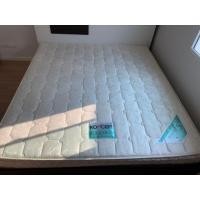 ราคา เตียงนอน 6 ฟุต Koncept สีโอ็คสลับขาว พร้อมที่นอนสปริง (มือสอง) (360903636)