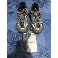 ราคา balenciaga track (มือสอง) (360858495)