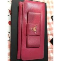 ราคา กระเป๋าสตางค์ prada สีชมพู shocking pink (มือสอง) (360898265)