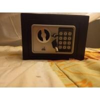 ราคา ตู้เซฟ กุญแจครบ (มือสอง) (360887964)