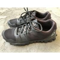 ราคา รองเท้ากีฬา Reebok สีดำ (มือสอง) (360917652)