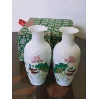 ราคา ขอขายแจกันจีนโบราณตัวเล็กจิ๋วใบสวยน่าสะสมพร้อมกล่องขนาดความสูง 11ซม (มือสอง) (360867712)