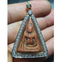 ราคา พระนางพญาเลี่ยมกรอบทองฝังเพร็ช (มือสอง) (360886873)