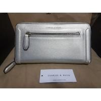 ราคา กระเป๋าสตางค์เรียกทรัพย์ Charles Keith สีขาวมุก ดูหรูหรา (มือสอง) (360856689)