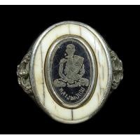 ราคา แหวนเงินแท้ หัวเงินลงถม หลวงพ่อแพ (ยุคต้น) แต่งง.สวย แกะลายข้างครุฑ (มือสอง) (359084707)