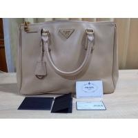 ราคา PRADA saffiano lux double zip (มือสอง) (360854011)