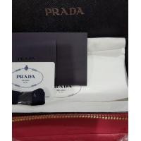 ราคา กระเป๋าเงิน PRADA ZIPPYสภาพสวย อปกครบ (มือสอง) (360847686)