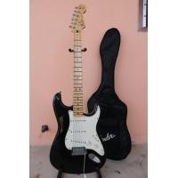 ราคา Fender Standard Stratocaster SSS (มือสอง) (360830818)