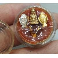 ราคา 6455-สีผึ้งหลวงพ่อเงิน วัดบางคลาน ของดีเพียบ ตะเพียนเงินตะเพียนทอง และสาริกาคู่ พร้อมรูปหล่อเล็กหลวงพ่อเงิน (มือสอง) (353882726)