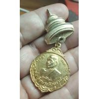 ราคา เหรียญสมเด็จพระสังฆราชพร้อมเข็มกลัดปี 16 (มือสอง) (360841024)