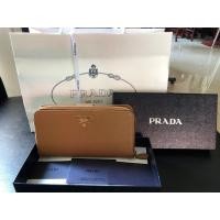 ราคา กระเป๋าสตางค์ PRADA ของแท้ (มือสอง) (360841650)