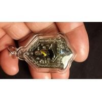 ราคา เหรียญนางกวักหลวงพ่อสมชาย วัดโพรงอากาศ เนื้อแลปาก้าลงยา หลังจารยันต์มือ ศิษย์เอกสร้าง ปี2553 (มือสอง) (360806437)