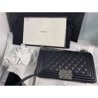 ราคา chanel boy '10 (มือสอง) (360817385)