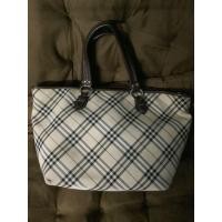 ราคา กระเป๋า Tote burberry แบรนด์แท้ (มือสอง) (360823780)