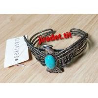 ราคา กำไลข้อมือรูปนกประดับหินสีฟ้า FOREVER21 สีสันสินค้าสวยงาม น่าสวมใส่มาก กำไลทำจากโลหะไม่ลอกไม่ดำ (ราคาพร้อมจัดส่ง) (มือหนึ่ง) (360817270)