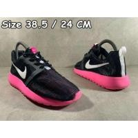 ราคา Nike Roshe Run Size38.5 ยาว24cm (มือสอง) (360817403)