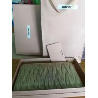 ราคา กระเป๋าสตางค์miu miu ของแท้ เหมาะกับการฝึกทำสปา (มือสอง) (360818078)
