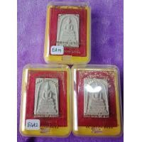 ราคา สมเด็จวัดระฆัง พิมพ์ใหญ่ เกศทะลุซุ้ม โรยผงเก่า ตัดมือโบราณ รุ่น 141 ปี มหามงคล ปี 2556 (มือสอง) (359199941)