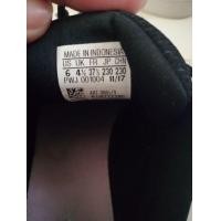 ราคา รองเท้าAdidas​มือ2ของแท้ (มือสอง) (360800678)