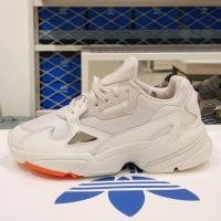 ราคา Adidas falcon (มือสอง) (360797308)