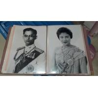 ราคา ภาพถ่ายขาวดำ รัชกาลที่9 และพระราชินี รวม 2 ใบ ขนาด 8คูณ 12นิ้ว (มือสอง) (348006572)