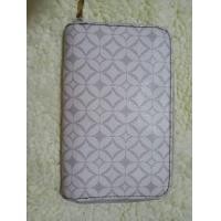 ราคา กระเป๋าสตางสีครีม fossil (มือสอง) (360786371)