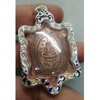 ราคา 8305-กรอบเนื้อเงินผสมลงยา ฝังเพชร พร้อมเต่าหลวงปู่หลิว วัดไร่แตงทอง เนื้อทองแดง (มือสอง) (355866352)