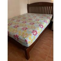 ราคา เตียง 5 ฟุต พร้อมที่นอน ยางพารา (มือสอง) (360766936)