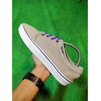 ราคา Vans แท้มือสองสภาพดี (มือสอง) (360769268)