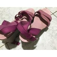 ราคา รองเท้าส้นสูง Crocs สีชมพู ส้นเตารีด (มือสอง) (360773511)