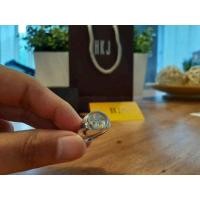 ราคา แหวนกังหัน ของแท้ จากฮ่องกง (ทองคำขาว 18K ฝังเพชรแท้ ฮ่องกง) (มือสอง) (360737339)