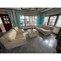 ราคา ขายชุดโซฟาหนังแท้ พร้อมโต๊ะกลาง (มือสอง) (360743583)