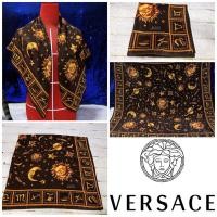 ราคา GIANNI VERSACE Brown Silk Scarf Vintage แท้ (มือหนึ่ง) (360745747)