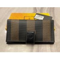 ราคา กระเป๋าสตางค์ใบยาว Fendi ของแท้ (มือสอง) (360739782)