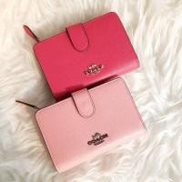 ราคา COACH F11484 MEDIUM CORNER ZIP WALLET (มือหนึ่ง) (360739002)