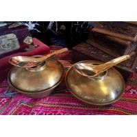 ราคา ชามเล็กทองเหลืองมีฝาปิด งานเก่าไม่ผ่านใช้ เนื้อหนาหนักๆ ขนาดกว้าง 5.2 นิ้ว ลึก 2 นิ้ว พร้อมช้อนสั้น(ช้อนโต๊ะ) ทองเหลือง 1 คัน (มือสอง) (360752366)