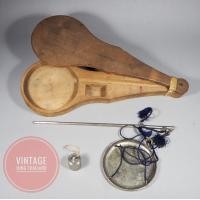 ราคา ตราชั่งโบราณพร้อมกล่องไม้อย่างดี (มือสอง) (360741901)