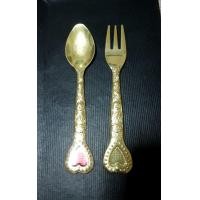 ราคา ช้อนส้อมทองเหลืองแกะลายปัดเงาโบราณขายถูก (มือสอง) (360745666)